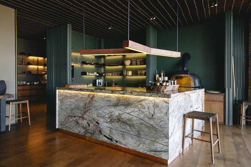 Marble bar counter at Lolebezi