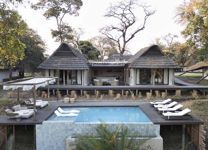 The rim-flow pool and guest area at Lolelunga